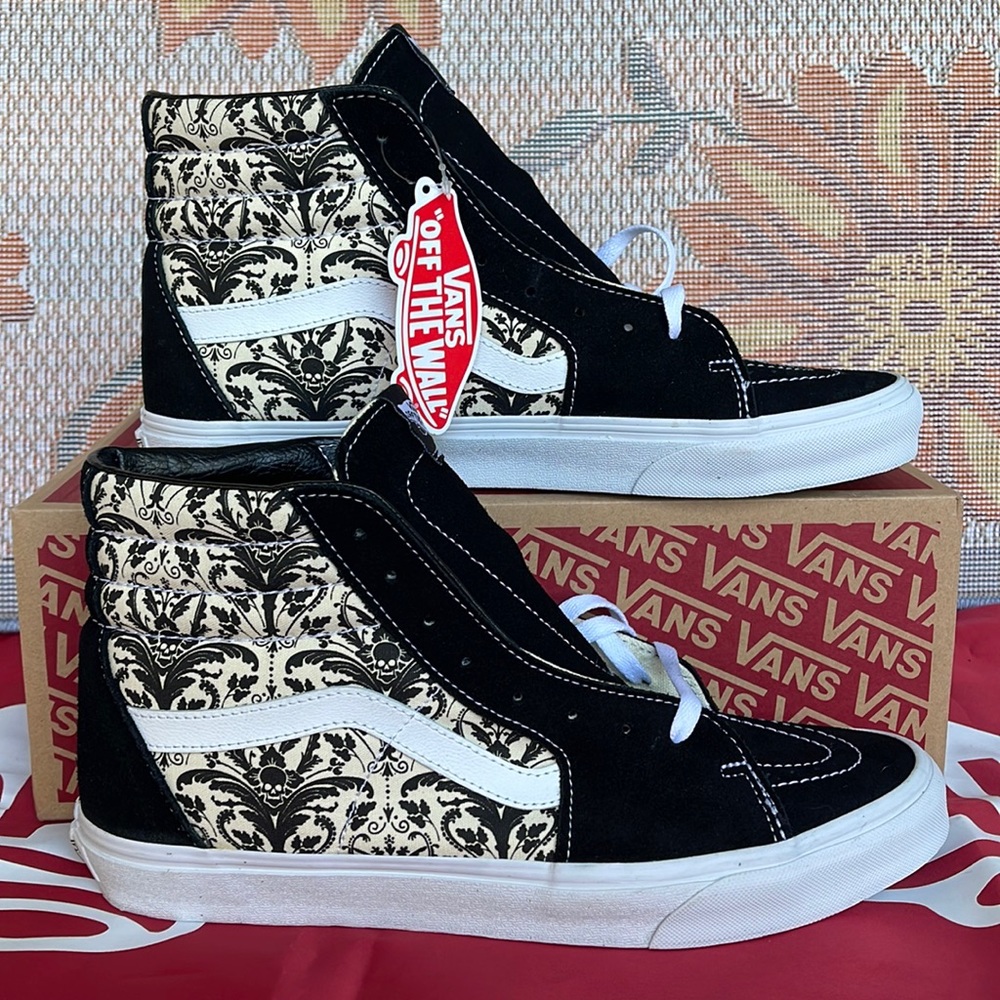 Vans Sk8-Hi
Skull Tapestry Black/Bone
VN0A7Q5N95X
Men’s sneakers